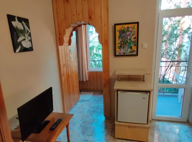 招待所 Art Rozalia 拉夫达